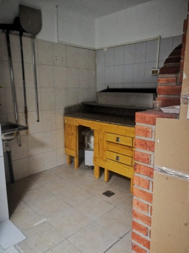 am de inchiriat spatiu la curt