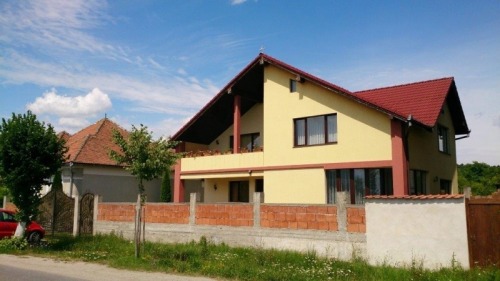 Casa P E si teren  Saliste  Si