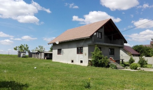 Casa si teren 897 mp  sat Reus