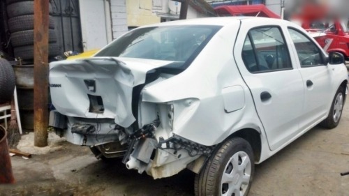 Dezmembrez Dacia Logan Avariat