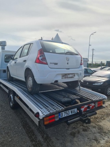 Dezmembrez dacia sandero din 2