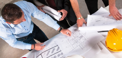 Executam lucr  ri de construc 