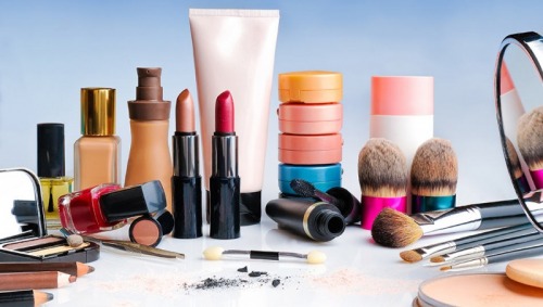 Fabrica de cosmetice  angajeaz