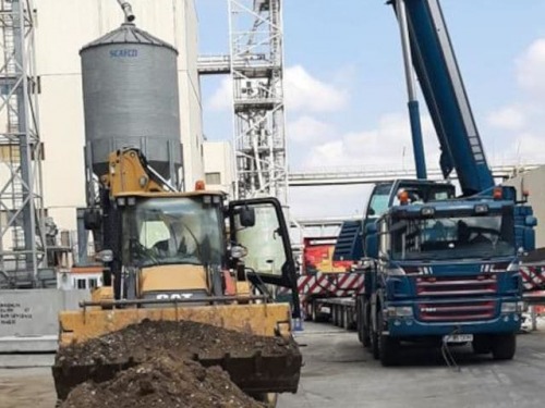 Inchiriem macara le  utilaje c