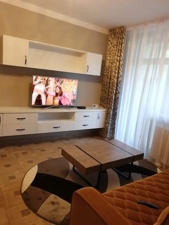 Inchiriez apartament zona inst