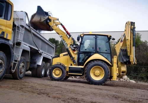 Inchiriez buldoexcavator. .