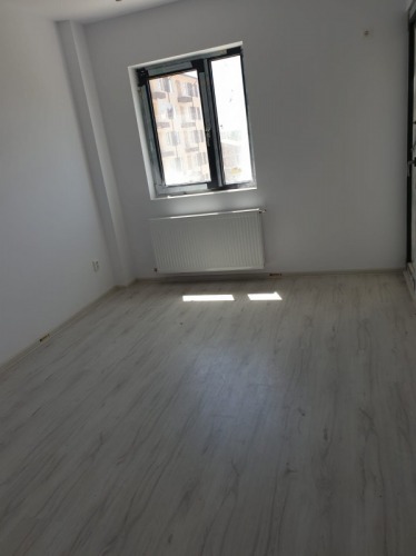 Proprietar 3 camere  73 mp  58