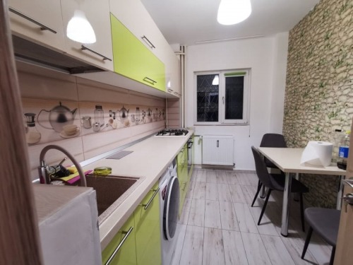Proprietar vand apartament 2 c