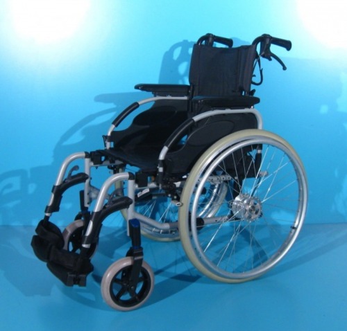 Scaun cu rotile Invacare   lat