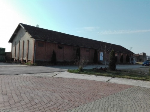 Teren 11660 mp si constructii