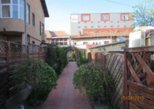 Teren 235 mp si casa D P M  Se
