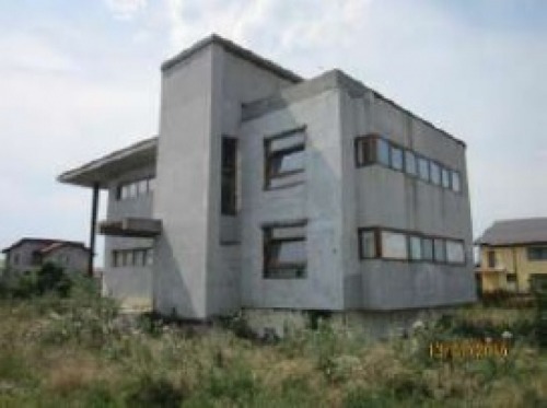 Teren 373.90 mp si casa nefina