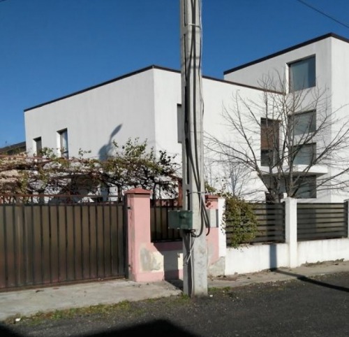 Teren 413 mp si casa P E  Str 