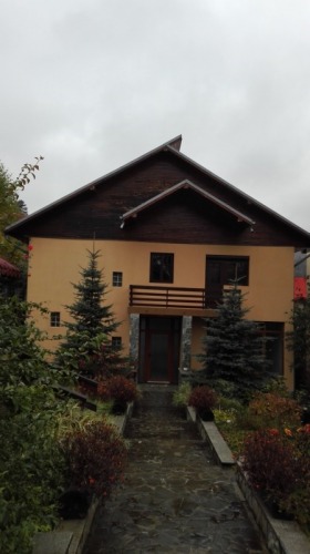 Teren 499 mp si casa  Sinaia  