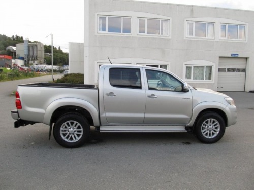 TOYOTA HILUX PENTRU OAMENI SER