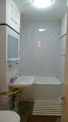 Vand Apartament 3 camere  semi