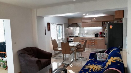 Vand apartament lux  3 camere 