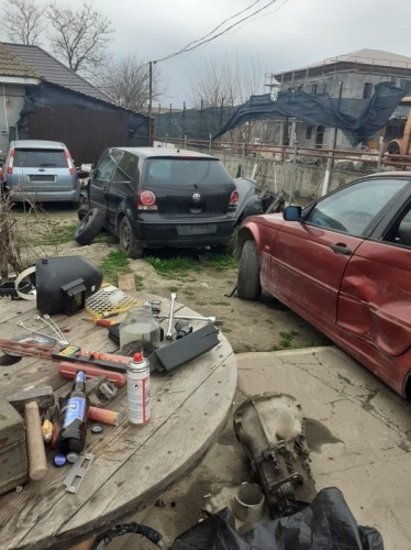 Vand   Dezmembrez auto diverse