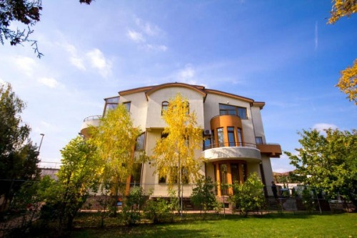 VAND VILA CU PISCINA